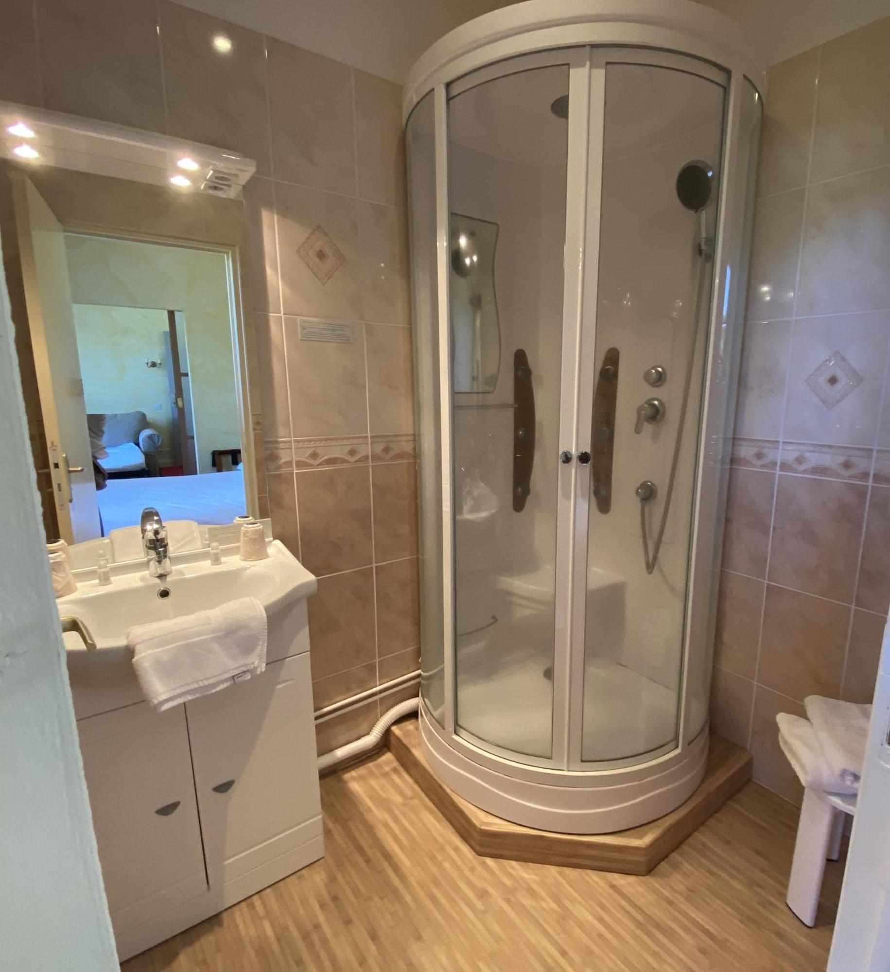 Hotel Beausejour Vic-sur-Cere Room photo
